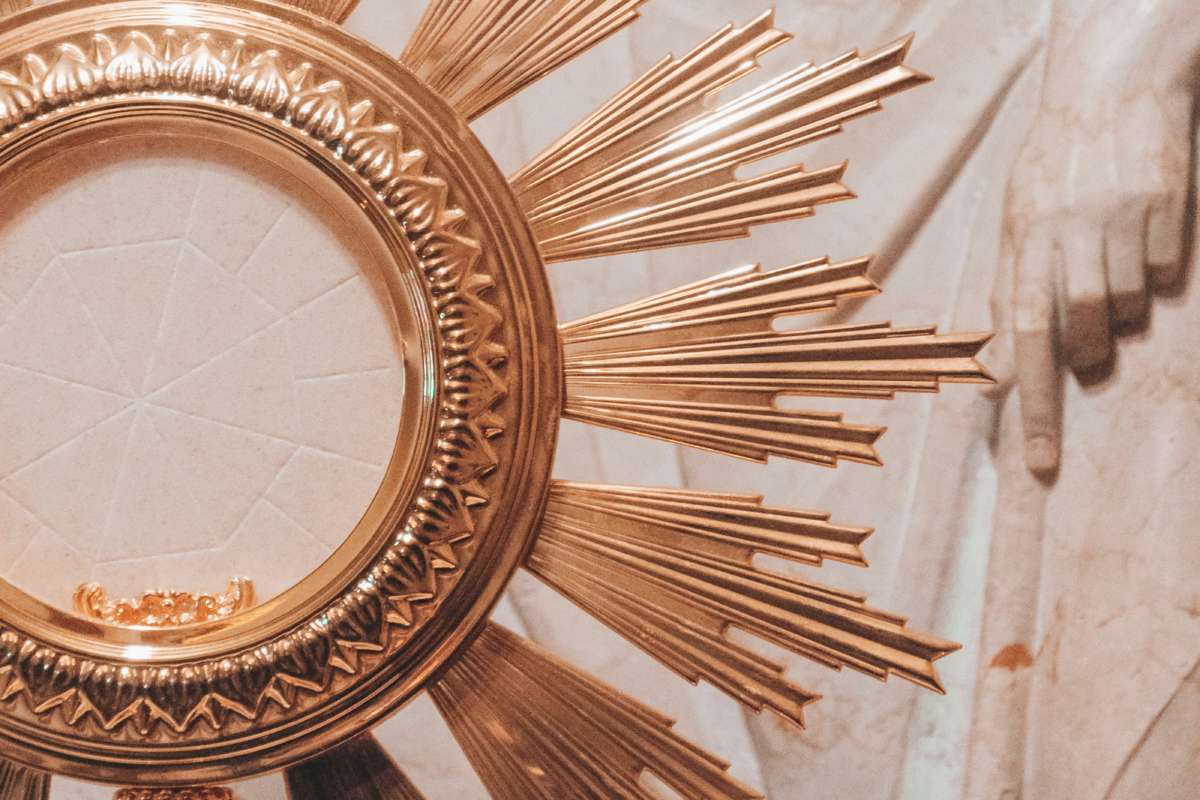 Adoration du Saint-Sacrement 1 maria oswalt Nh8KuVsfuv0 unsplash